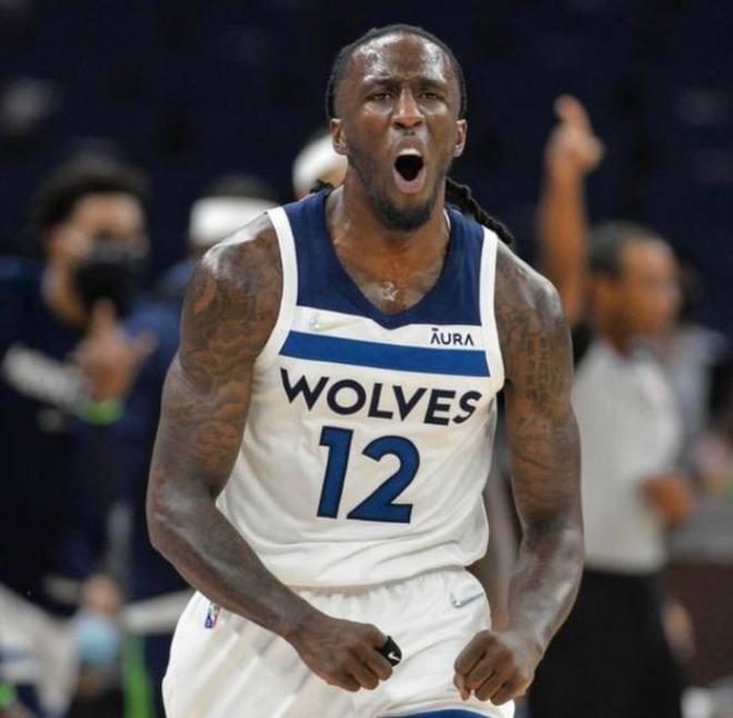 豪取8连胜！福克斯砍29分 文班亚马19+11 亚历山大22分，马刺三杀雷霆（马刺三度击败雷霆喜迎八连胜：福克斯轰29分，文班亚马19+11，亚历山大贡献22分）