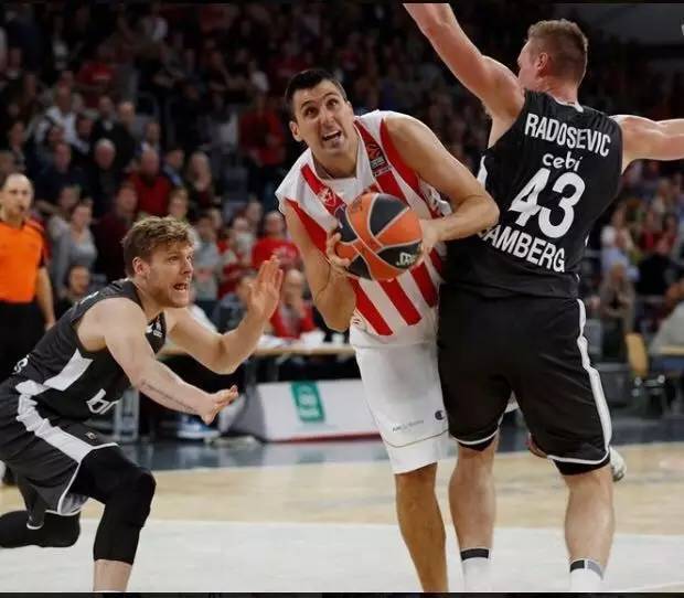 迪马：斯卡尔维尼右内收肌拉伤，将继续因伤缺阵（迪马：斯卡尔维尼右腿内收肌拉伤，仍将缺席比赛）