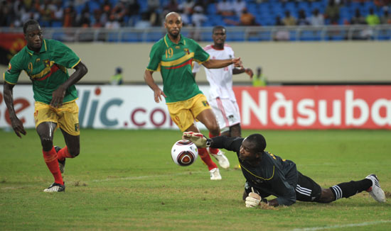 皇马更衣室失控！面临下课危机，欧冠踢曼城是最后机会（皇马更衣室风波升级，主帅帅位告急，欧冠战曼城成最后一搏）