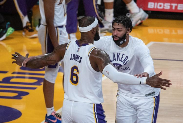 基恩：曼联球员接受采访像人机，我很高兴看到他们场上被拿捏（基恩炮轰曼联：球员受访如机器人，场上被对手拿捏让我很开心）