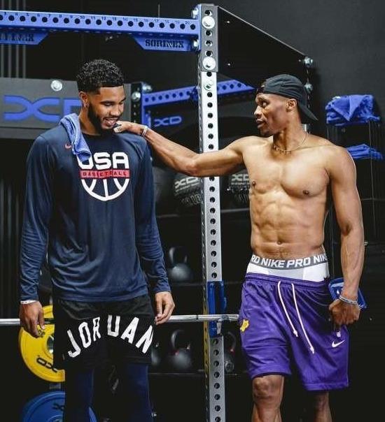 篮球篮网球队训练成果展示（篮网篮球队训练成果汇报展）