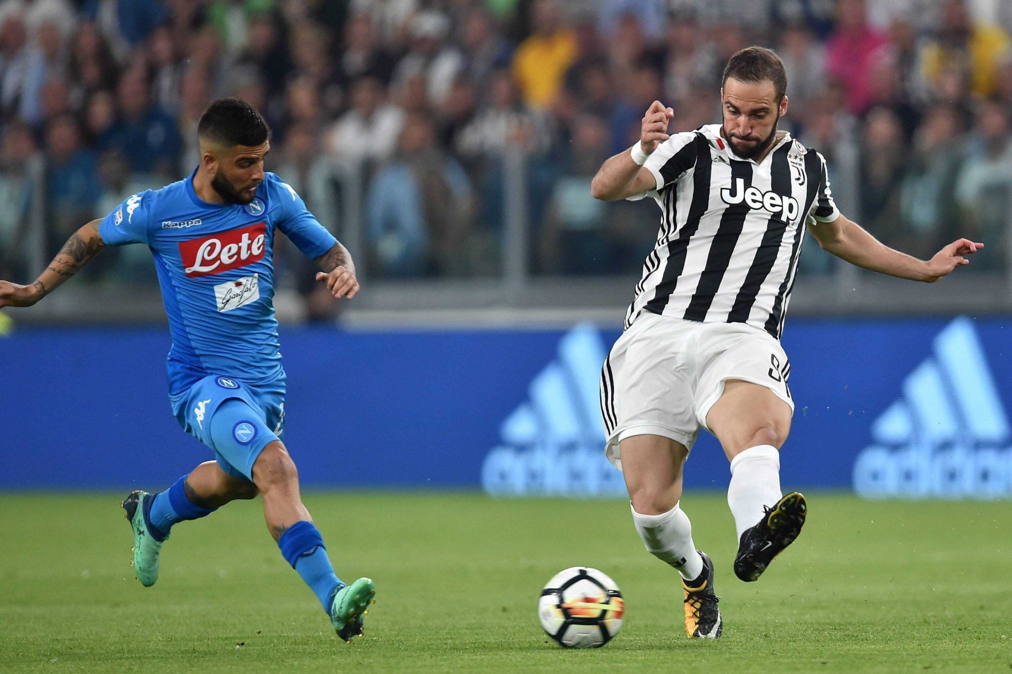 非常懊恼！恩比德技术罚球不中 顺势跪倒在地（懊恼不已！恩比德技术罚球未中后跪倒在地）