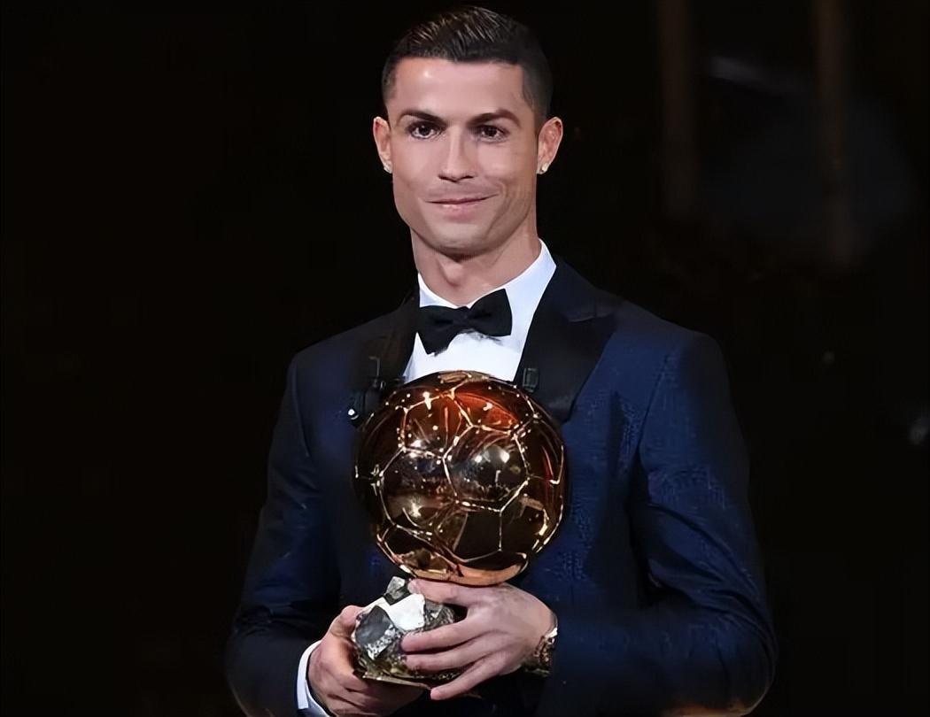 特雷·杨：下半场轰下21分，独木难支（特雷·杨下半场砍下21分仍无力回天）